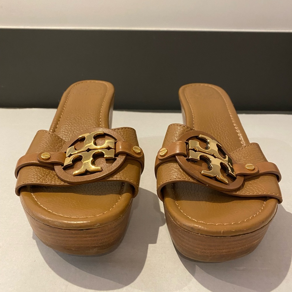 Authentic TORY BURCH Miller Tan & Gold Wedge Leather Sandals Heels SZ 8 1/2 US - Picture 13 of 14